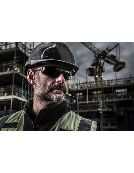 Lunettes de sécurité teintées anti-buée & anti-rayures Milwaukee